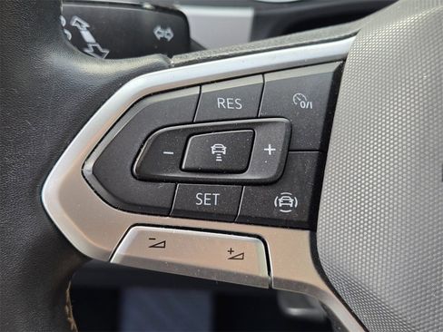 Used 2021 Volkswagen Atlas Cross Sport SE w/ Panoramic Sunroof Package image 25