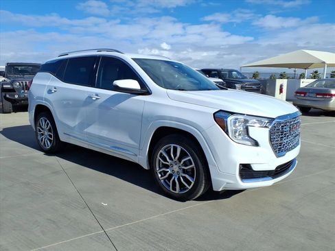 Used 2023 GMC Terrain Denali image 3