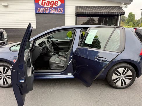 Used 2016 Volkswagen e-Golf SE image 18