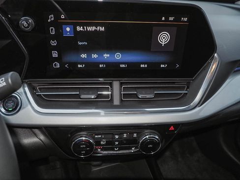 Certified 2025 Chevrolet Trax LT w/ LT Convenience Package image 11