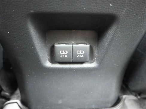 Used 2019 Toyota RAV4 XLE Premium image 23