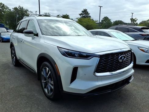 Certified 2025 INFINITI QX60 Luxe w/ Vision Package FWD image 3