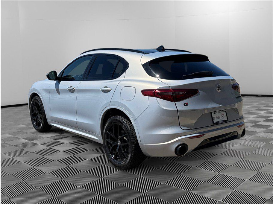 Used 2020 Alfa Romeo Stelvio Sport w/ Quick Order Package 22J Sport AWD/4WD image 3