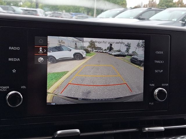 Certified 2023 Kia Carnival LX FWD image 17