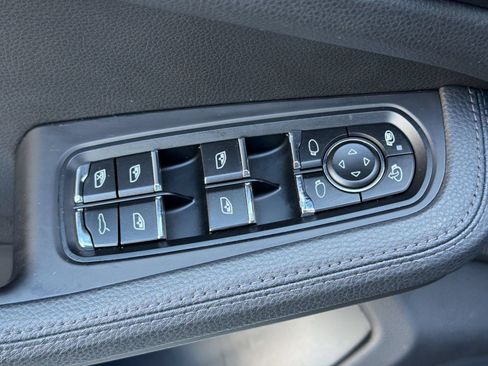 Used 2020 Porsche Macan AWD/4WD image 25