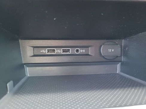 Used 2018 Volkswagen Tiguan SE FWD image 24