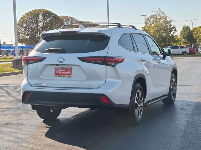 Used 2024 Toyota Highlander XLE AWD/4WD image 6
