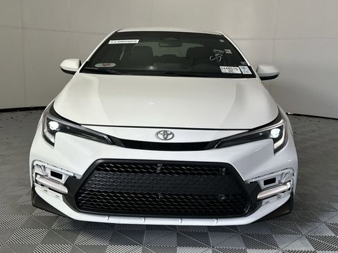 Used 2024 Toyota Corolla SE FWD image 3