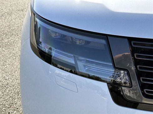 New 2025 Land Rover Range Rover Long Wheelbase SE image 9
