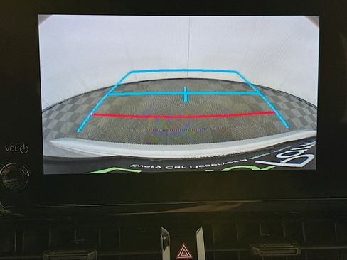 Used 2025 Toyota Corolla LE image 21