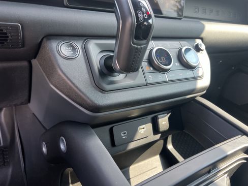 Certified 2024 Land Rover Defender 110 X-Dynamic SE AWD/4WD image 28