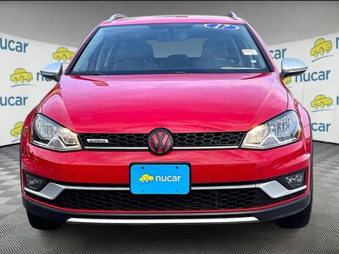 Used 2017 Volkswagen Golf Alltrack S image 2