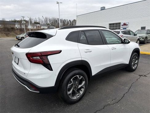 New 2026 Chevrolet Trax LT w/ Driver Confidence Package image 4