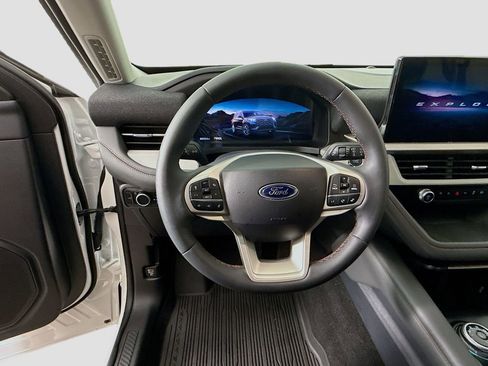 Used 2025 Ford Explorer Active RWD image 11