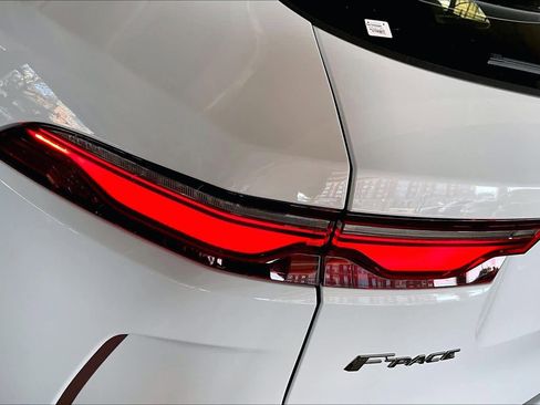 Used 2023 Jaguar F-PACE SVR image 29