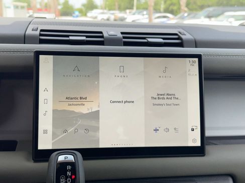 Used 2025 Land Rover Defender 110 X-Dynamic SE image 23