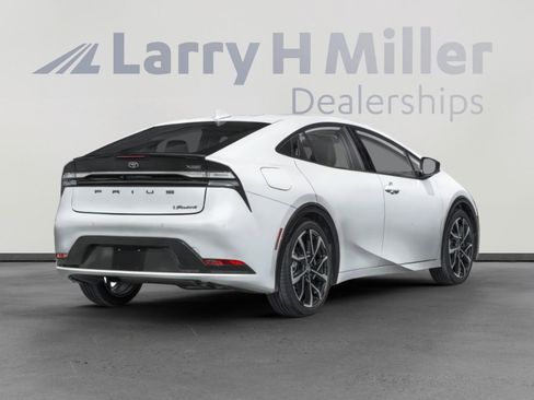 New 2026 Toyota Prius Plug-In Hybrid FWD image 2