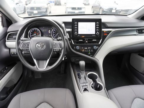 Used 2022 Toyota Camry LE image 2