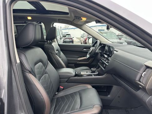 Used 2023 Nissan Pathfinder Platinum image 23