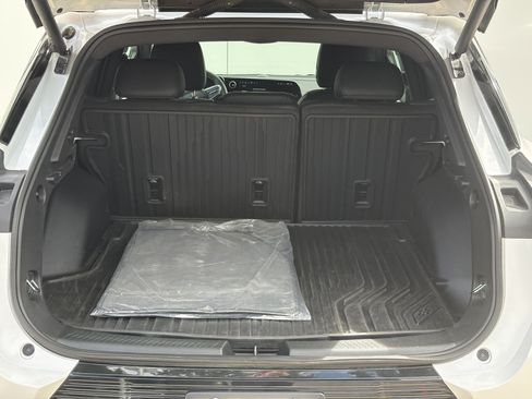 Used 2024 Chevrolet Equinox EV LT w/ LPO, Blackout Package AWD/4WD image 9