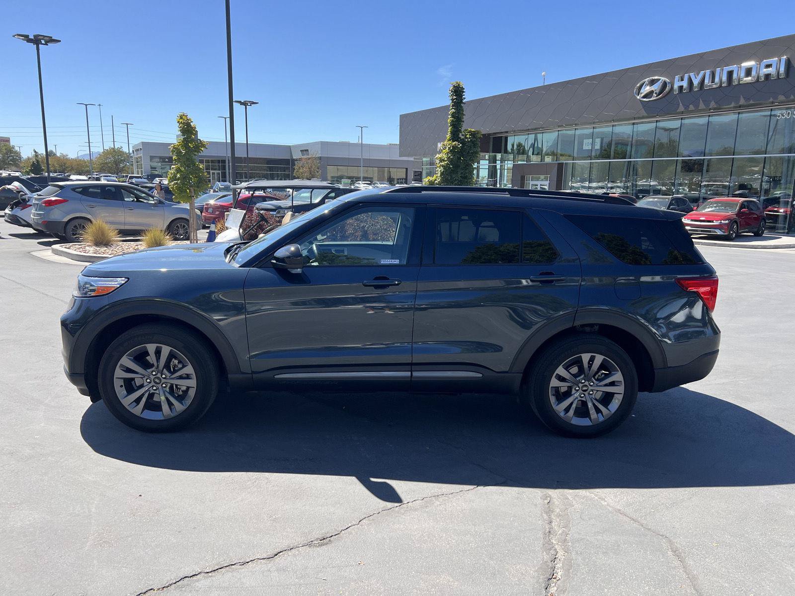 Used 2022 Ford Explorer XLT w/ Equipment Group 202A AWD/4WD image 21