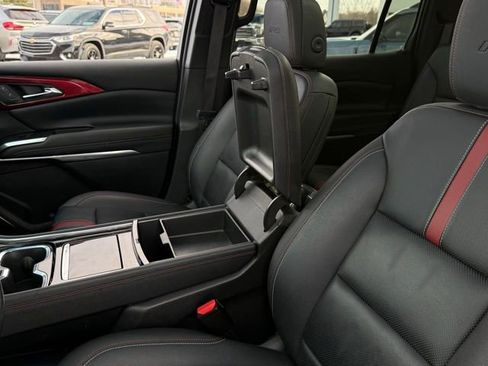 Used 2024 Chevrolet Traverse RS w/ LPO, Floor Liner Package image 31