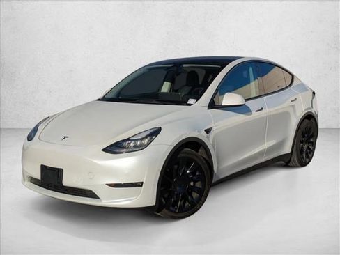 Used 2021 Tesla Model Y Long Range image 1
