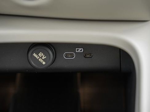 New 2026 Volvo XC40 B5 Ultra w/ Protection Package Premier image 25