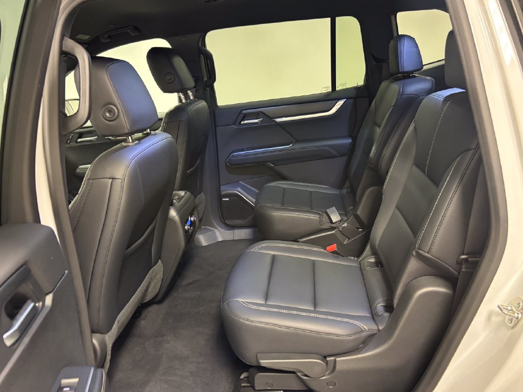 Used 2026 GMC Acadia Elevation w/ Elevation Premium Package FWD image 28