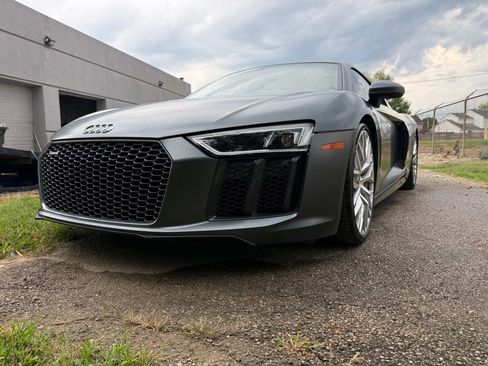 Used 2017 Audi R8 V10 w/ Carbon Exterior Package AWD/4WD image 2
