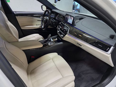 Used 2018 BMW 530e xDrive image 26