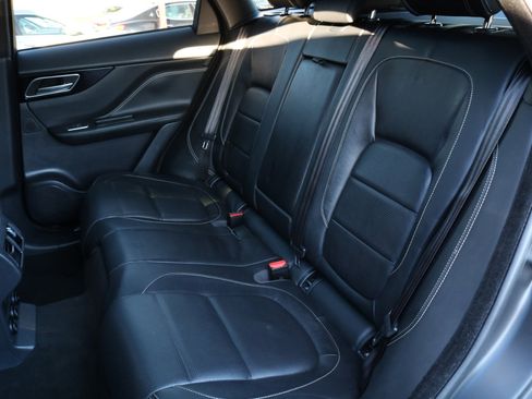 Used 2019 Jaguar F-PACE S image 39