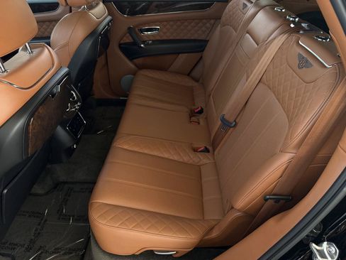 Used 2017 Bentley Bentayga AWD/4WD image 19