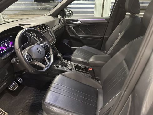 Certified 2022 Volkswagen Tiguan SE R-Line image 5