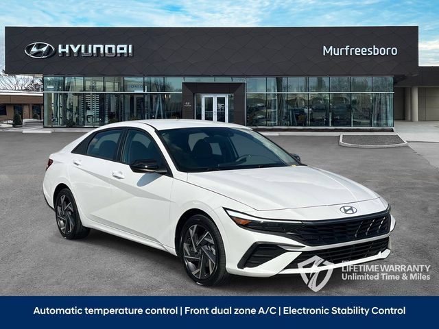 Certified 2025 Hyundai Elantra SEL FWD image 3