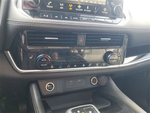 Used 2023 Nissan Rogue SL w/ SL Premium Package image 23