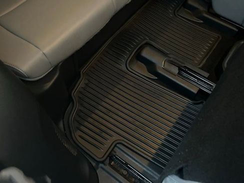 Used 2023 Toyota Highlander Limited image 55