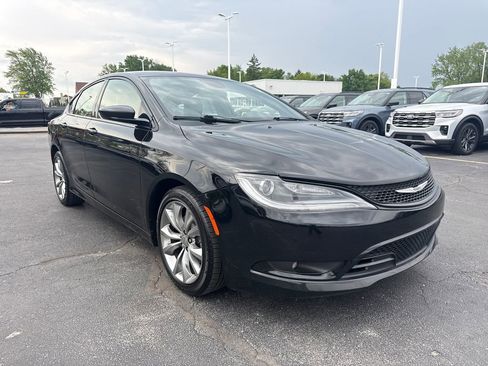 Used 2016 Chrysler 200 S w/ Comfort Group FWD image 4