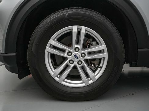 Certified 2023 Ford Explorer XLT w/ Equipment Group 202A AWD/4WD image 10