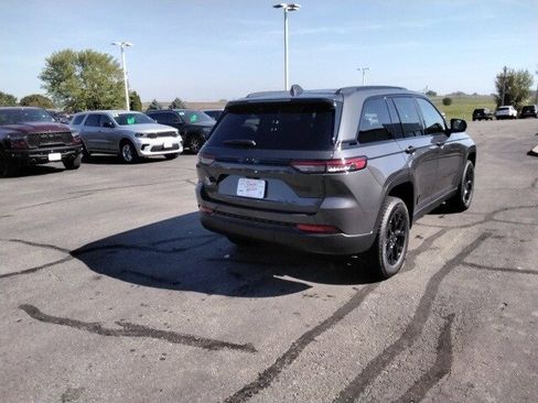 New 2025 Jeep Grand Cherokee Altitude w/ Trailer Tow Package image 8