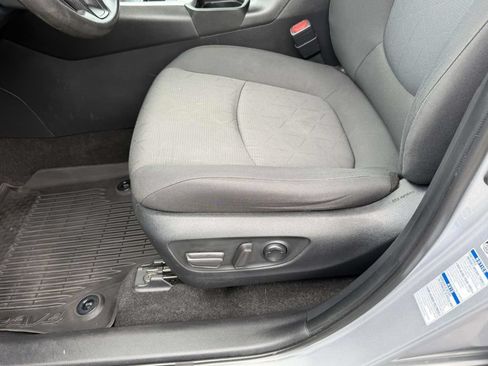 Used 2021 Toyota RAV4 XLE AWD/4WD image 17