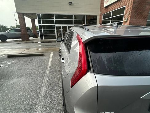 Used 2023 Kia Niro FWD image 18