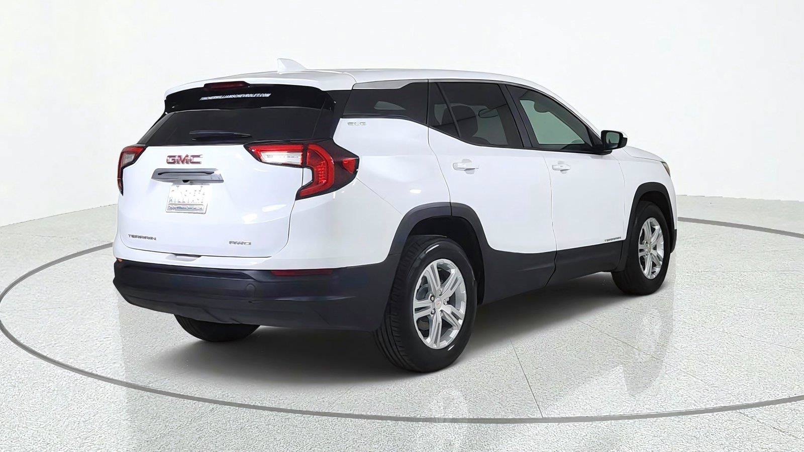 Used 2024 GMC Terrain SLE w/ LPO, Floor Liner Package AWD/4WD image 6