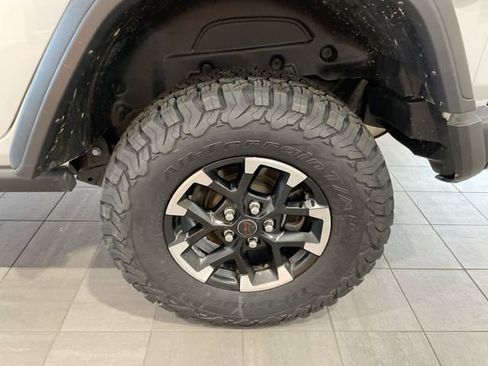 Used 2025 Jeep Wrangler Unlimited Rubicon image 8