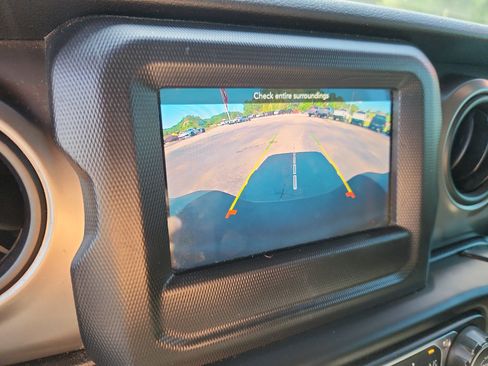 Used 2019 Jeep Wrangler Sport AWD/4WD image 30