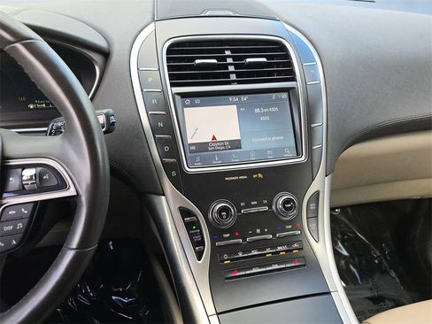 Used 2020 Lincoln Nautilus FWD w/ Equipment Group 101A image 27