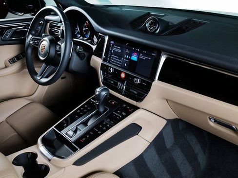 Certified 2025 Porsche Macan AWD/4WD image 14