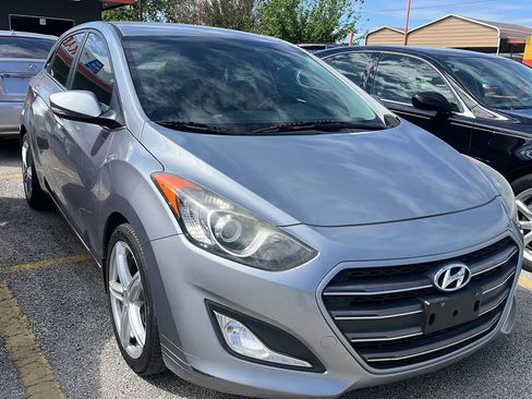 Used 2018 Hyundai Elantra Value Edition w/ Cargo Package FWD image 3