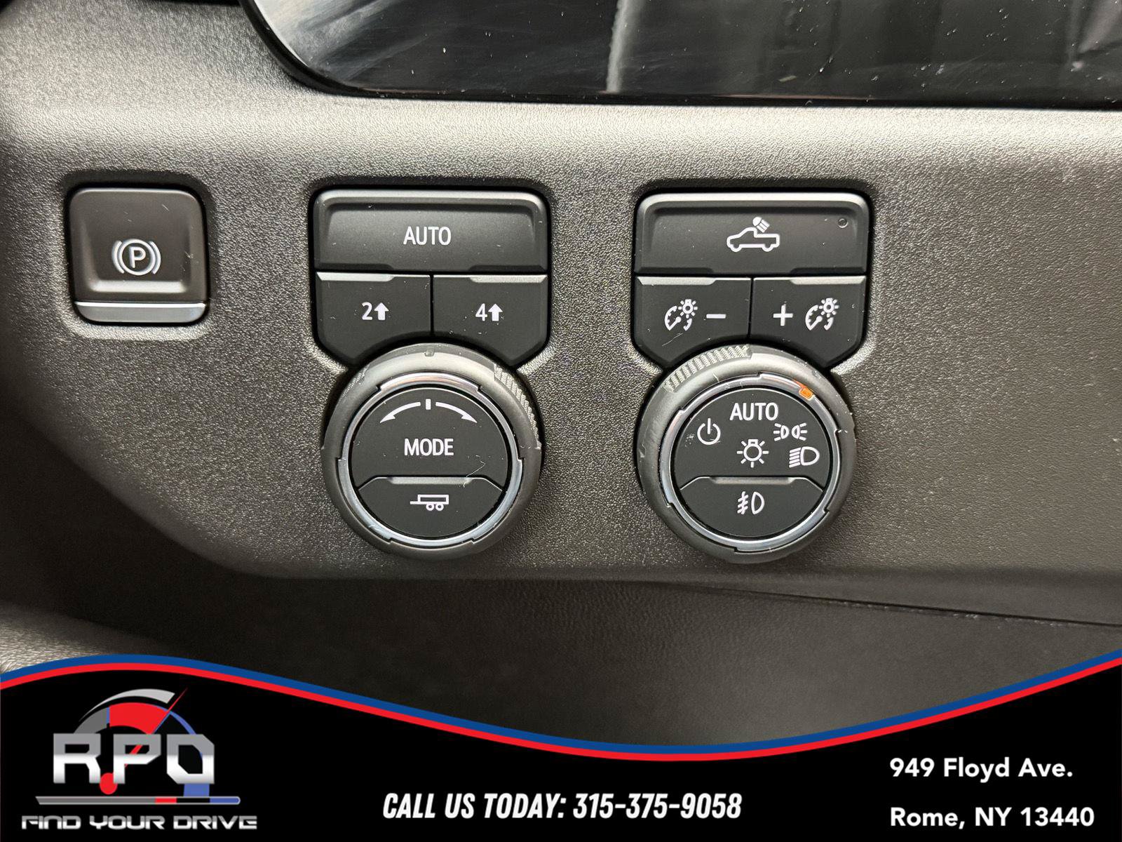 Used 2023 Chevrolet Silverado 1500 RST w/ Redline Edition AWD/4WD image 29