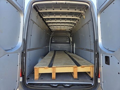 Used 2024 Mercedes-Benz Sprinter 4500 w/ Parking Package image 15